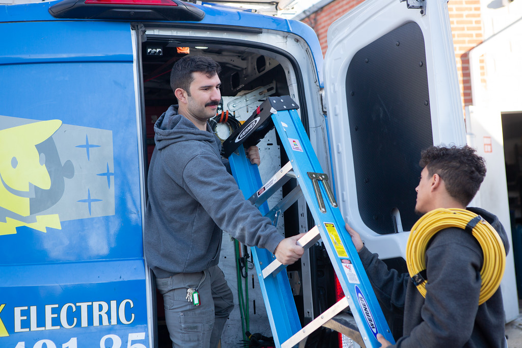 Effortlessly Hire Reliable Electrician for Your Home! B&K Electric